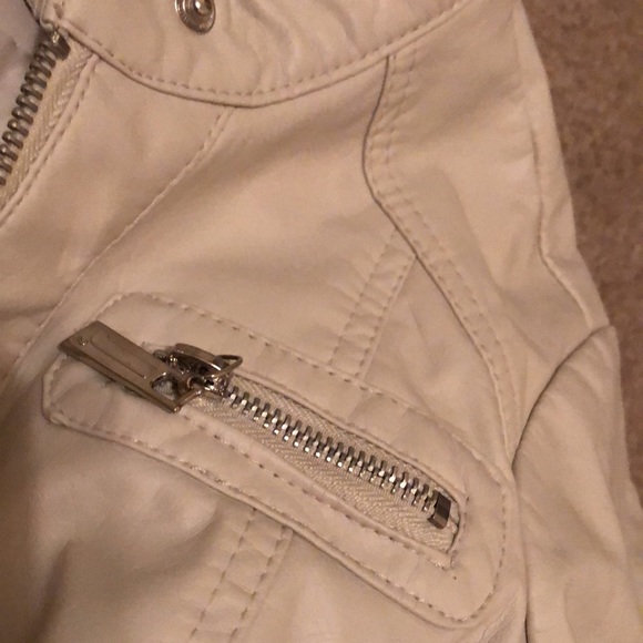 Selling White leather jacket for $20.00 - Picture 4 of 7